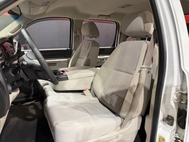 2011 Chevrolet Silverado 2500HD 1LT - Photo 9