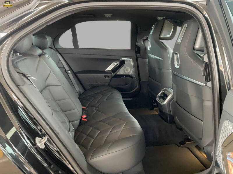 2023 BMW 7 Series 740i