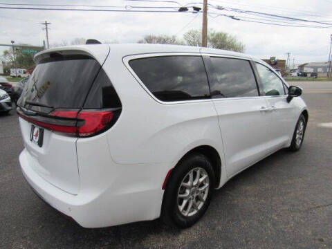 2023 Chrysler Pacifica Touring