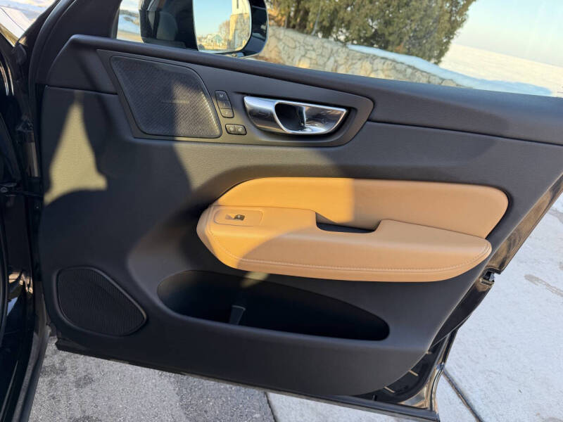 2022 Volvo XC60 B5 Inscription