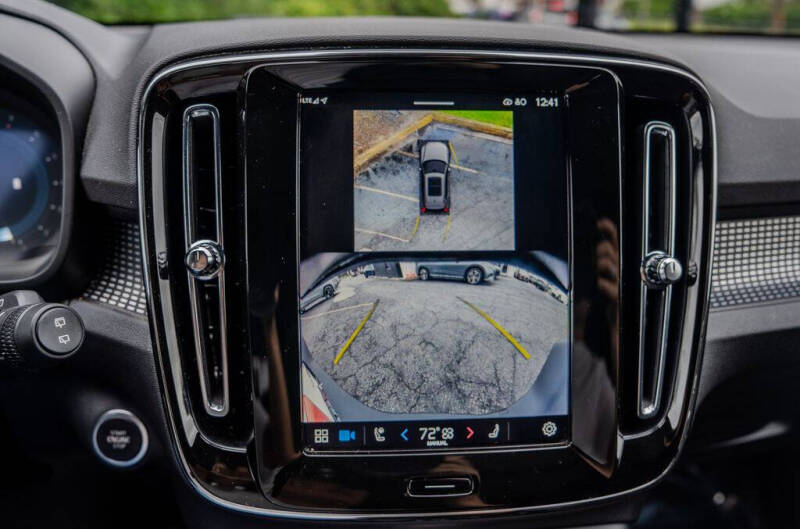 2025 Volvo XC40 B5 Plus Dark Theme