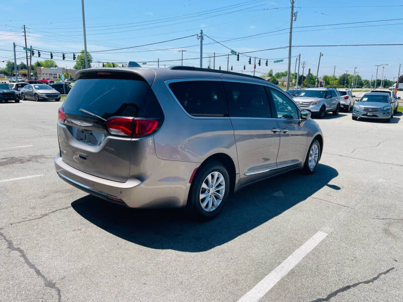 2017 Chrysler Pacifica Touring-L