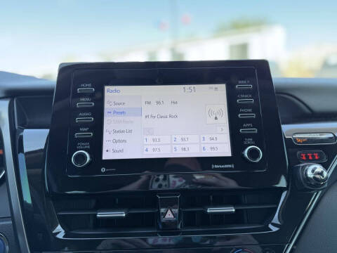 2022 Toyota Camry Hybrid LE