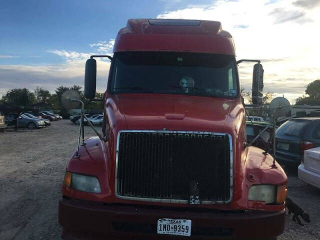 2002 Volvo VNL for sale at HOUSTX AUTO SALES in Houston, TX