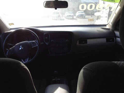 2016 Mitsubishi Outlander ES