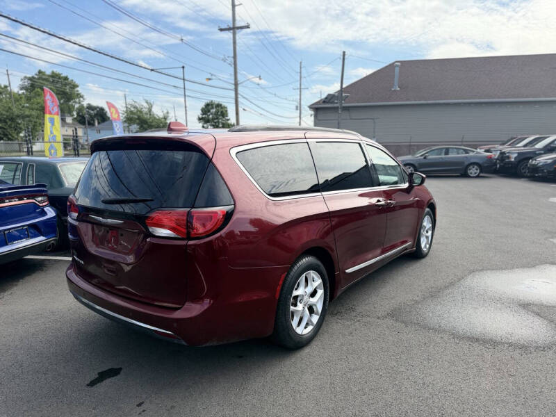 2017 Chrysler Pacifica Touring-L