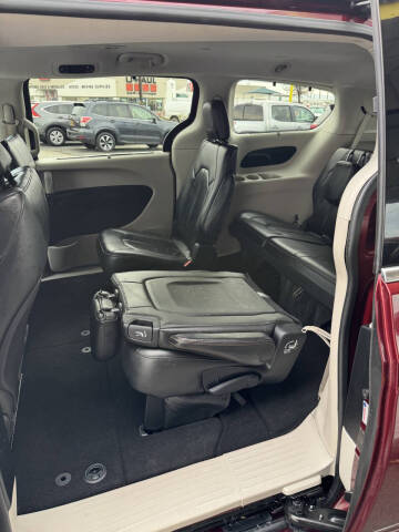 2017 Chrysler Pacifica Touring-L