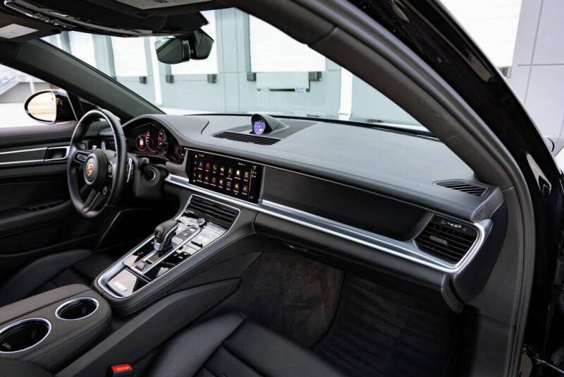2023 Porsche Panamera 4