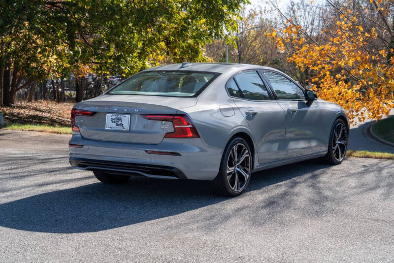 2024 Volvo S60 B5 Core Dark Theme