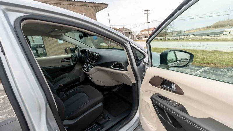 2024 Chrysler Voyager LX