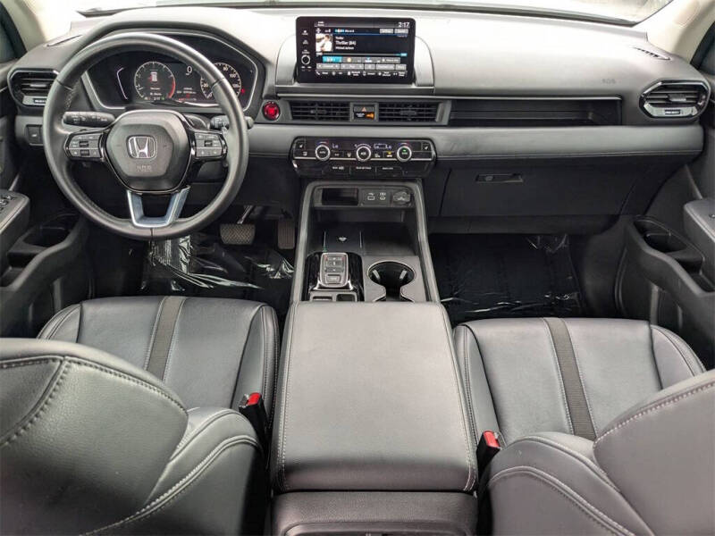 2024 Honda Pilot EX-L w/Rear Captain's Chairs