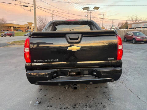 2011 Chevrolet Avalanche LS