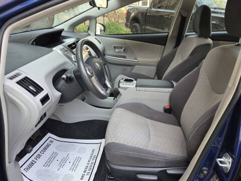 2016 Toyota Prius v Three