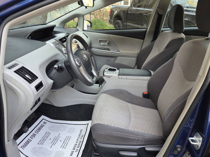 2016 Toyota Prius v Three