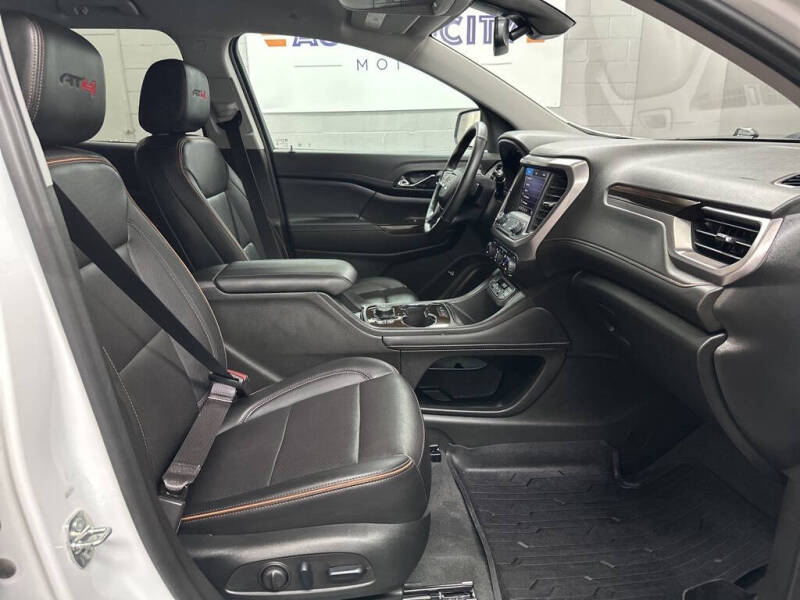 2023 GMC Acadia AT4