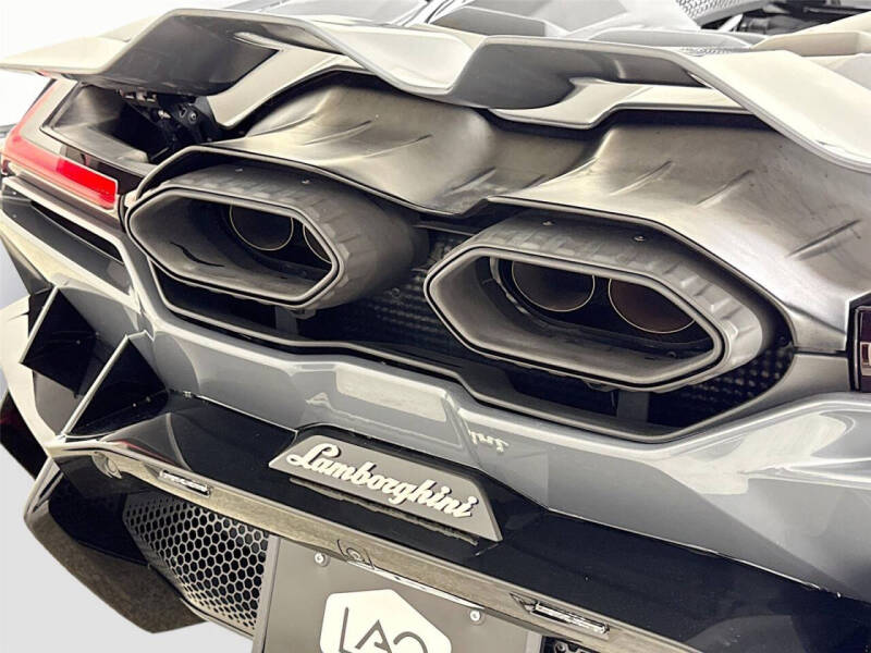 2024 Lamborghini Revuelto