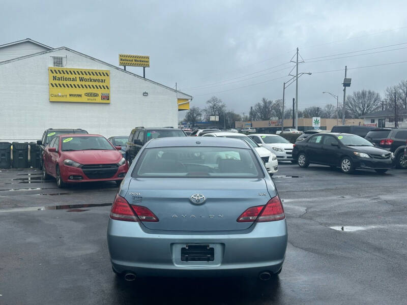 2010 Toyota Avalon XL photo 4