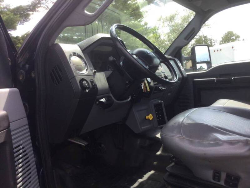 2012 Ford F705