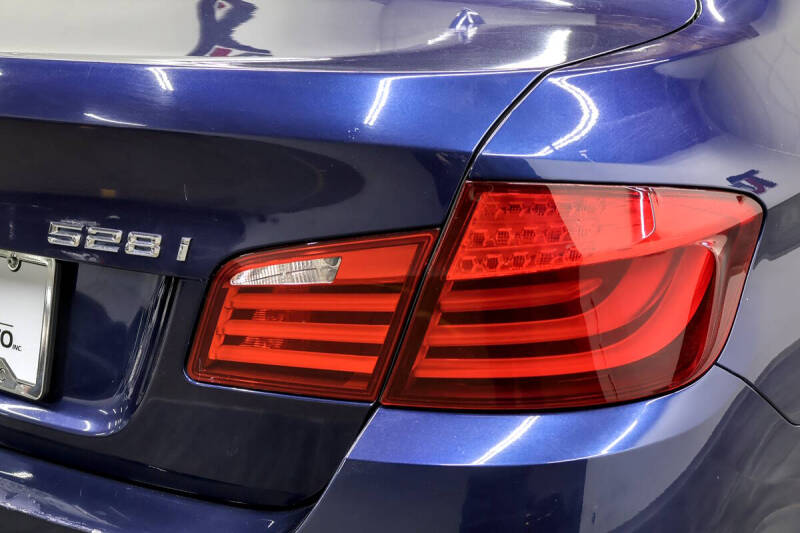 2011 BMW 5 Series 528i