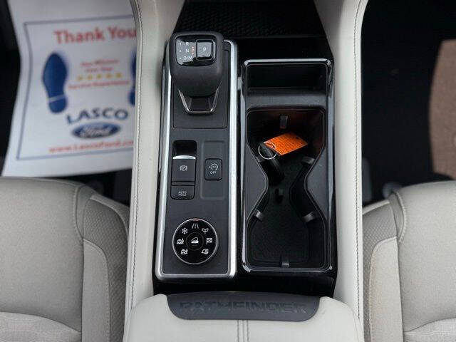 2022 Nissan Pathfinder SV