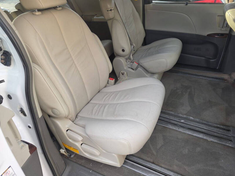 2012 Toyota Sienna XLE 8-Passenger