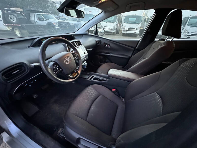 2019 Toyota Prius LE