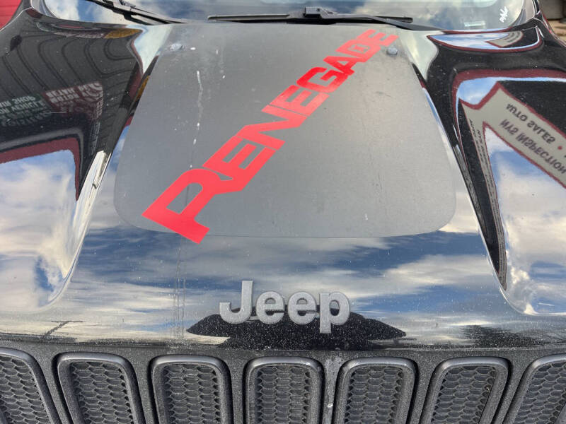 2016 Jeep Renegade Trailhawk photo 2