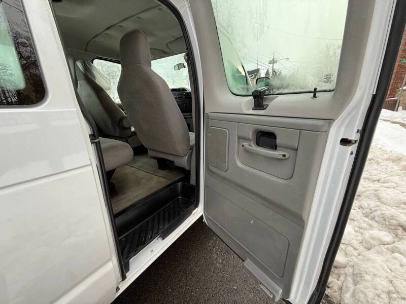 2013 Ford E-Series E-350 SD XLT