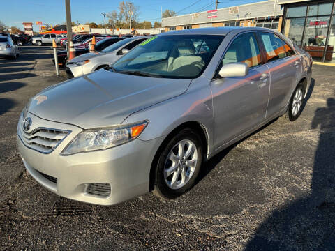 2011 Toyota Camry for sale at North Chicago Car Sales Inc in Waukegan IL