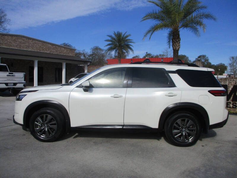 2022 Nissan Pathfinder SV