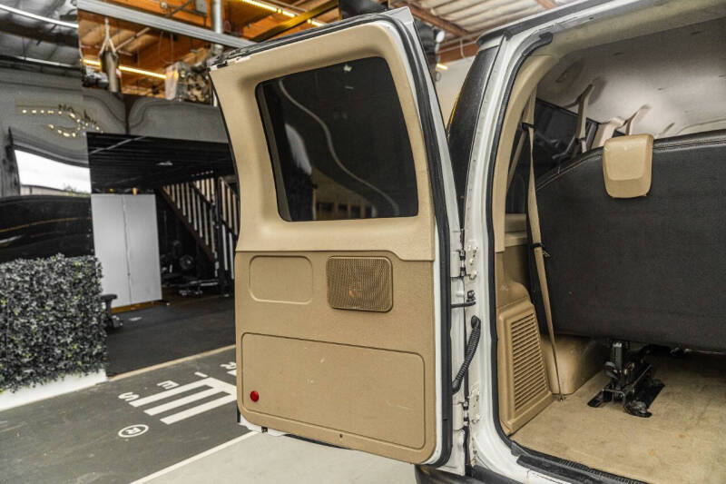 2010 Ford E-Series E-350 SD XLT