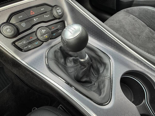 2016 Dodge Challenger 392 HEMI Scat Pack Shaker