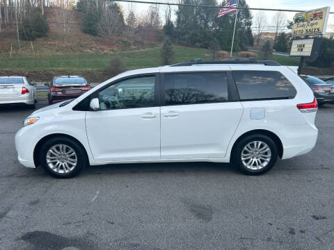 2014 Toyota Sienna XLE 8-Passenger