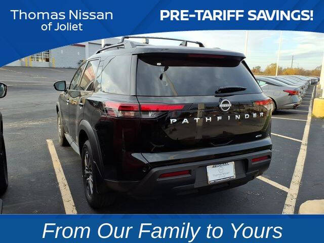 2025 Nissan Pathfinder SV