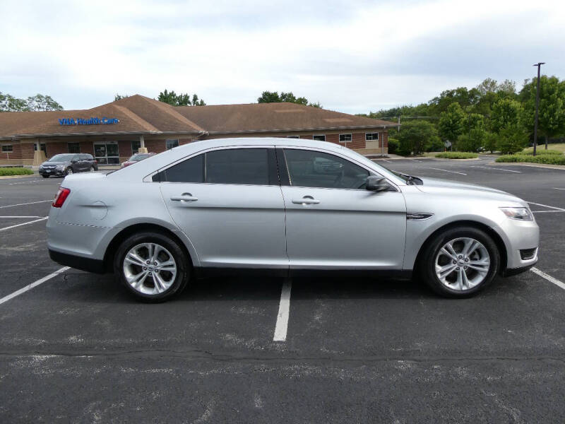 2017 Ford Taurus SE