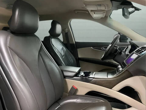 2019 Lincoln Nautilus Select