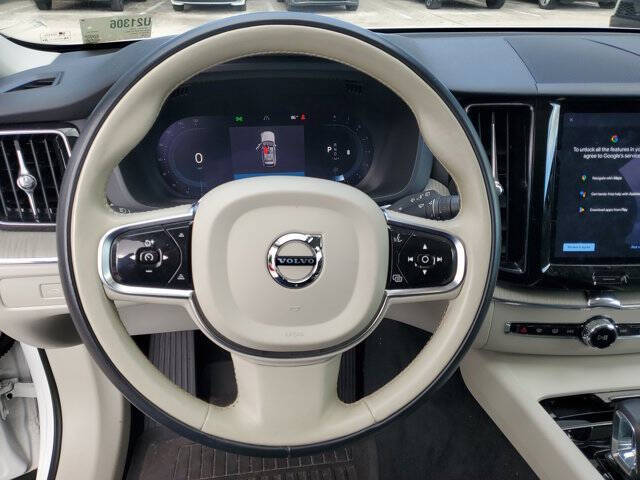 2023 Volvo XC60 B5 Plus Bright Theme