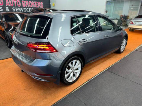 2019 Volkswagen Golf SE