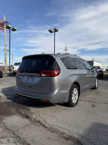2017 Chrysler Pacifica Touring-L Plus