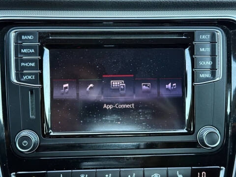 2017 Volkswagen Passat 1.8T R-Line