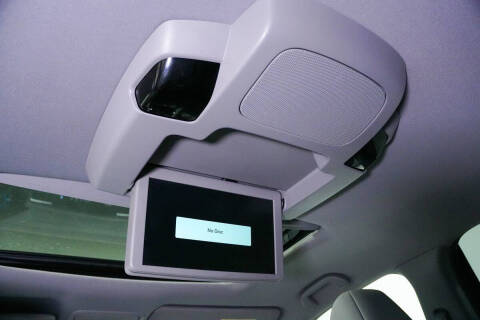 2019 Honda Pilot Touring w/Rear Captain's Chairs