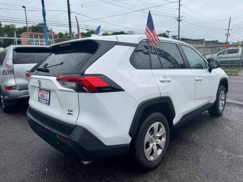 2024 Toyota RAV4 LE