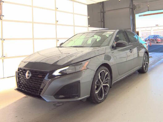 2024 Nissan Altima SR's photo