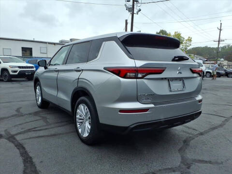 2023 Mitsubishi Outlander ES