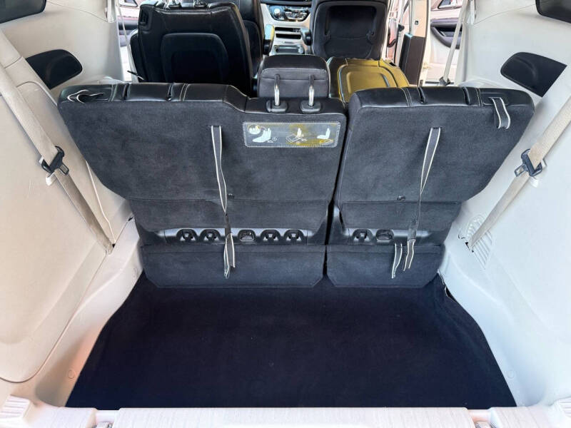 2020 Chrysler Voyager LXi