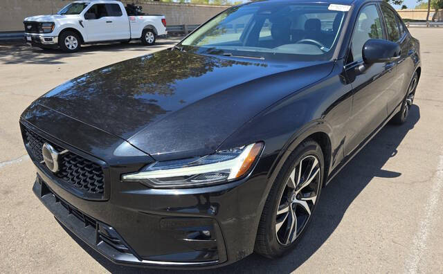 2024 Volvo S60 B5 Core Dark Theme