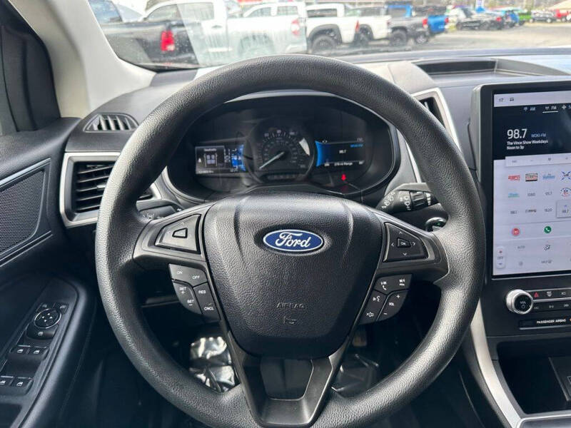 2022 Ford Edge SE