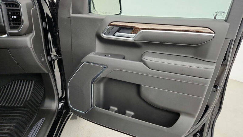 2025 GMC Sierra 1500 Elevation Standard