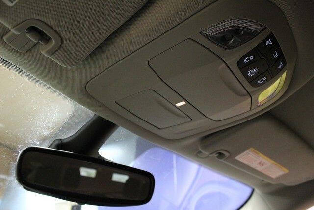 White 2024 Chrysler Pacifica Touring L Touring L 4dr Mini-Van 28