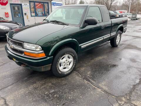 2001 Chevrolet S-10 for sale at Advantage Auto Sales & Imports Inc in Loves Park IL